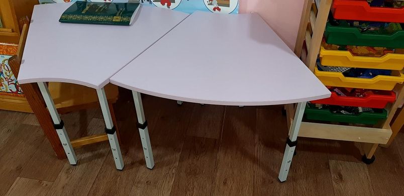 Комплект з 8 дитячих столів пелюсток + 1 стіл круглий Ромашка група 3-5, від 1 класу до 7 класу ST-079-1 ST-079-1 фото